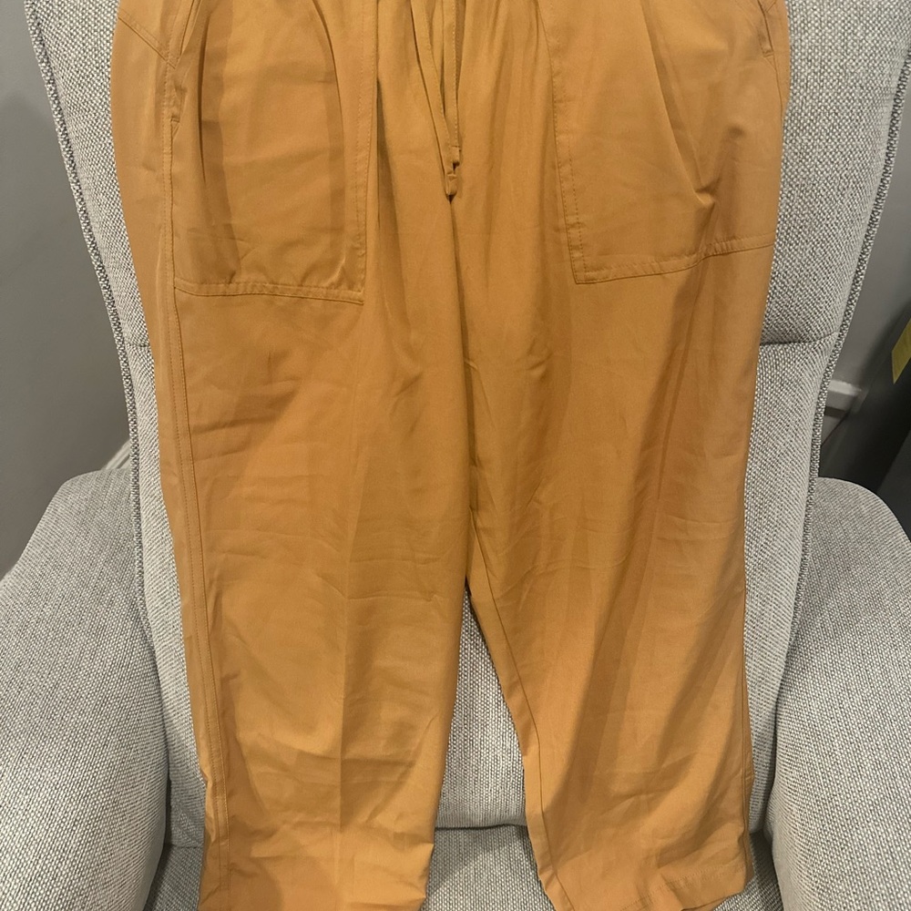 Old Navy active crop high rise pant - Picture 6 of 7